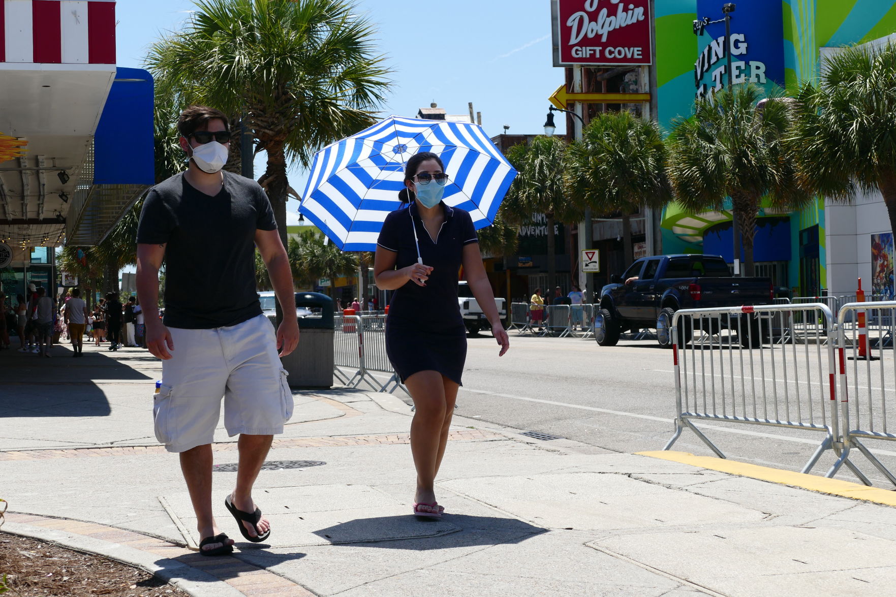 Pedestrians with masks on Ocean Boulevard